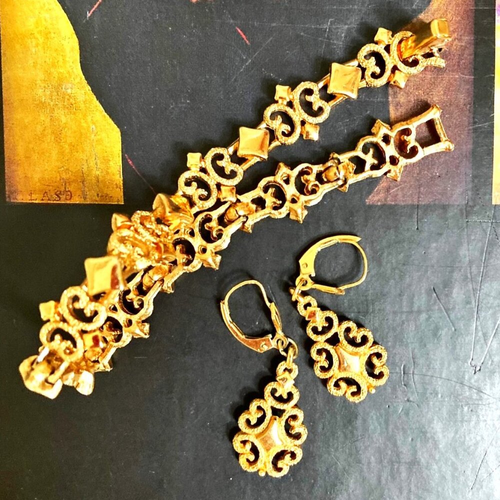 Avon Precious Pretenders bracelet & earrings - early 70s collectibles!